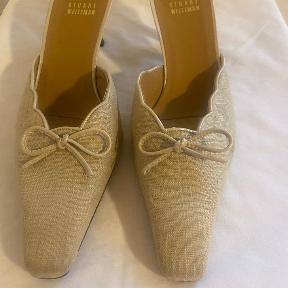 Stuart Weitzman Mucha Pump